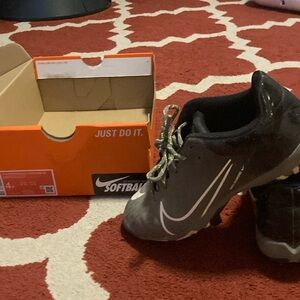 Softball shoes, 4y.